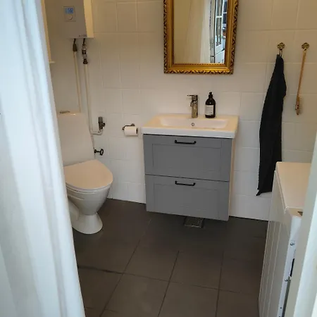 Anneks Pa Landet, Taet Pa Skov Og Проживание в семье